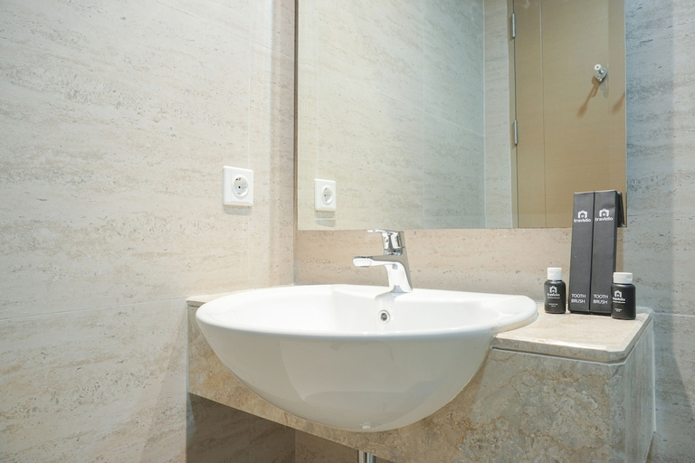 Bathroom 4, Exclusive And Cozy 1Br At Gold Coast Apartment, North Jakarta