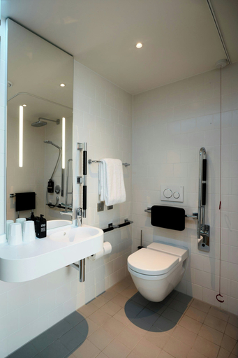 Bathroom 5, citizenM Tower of London, London