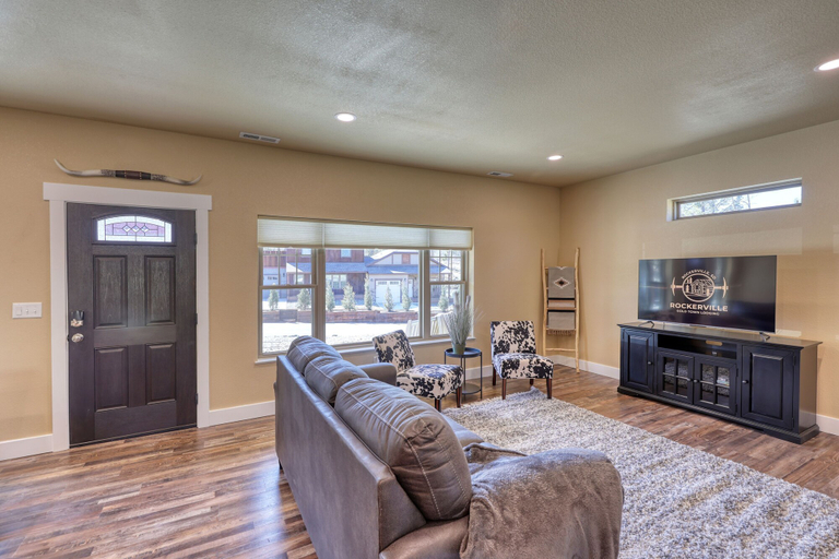 Room 5, Modern Condo Near BH Attractions-garage Parking, Pennington