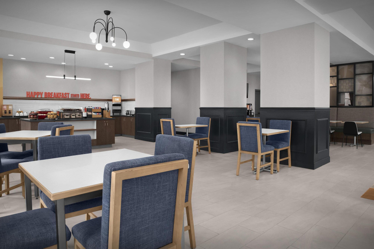 Food & Drinks 5, Hampton Inn Indianapolis Downtown Across from Circle Centre, Indianapolis