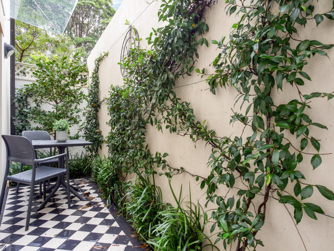 Others 5, Chic and Characterful Studio Apartment, Sydney