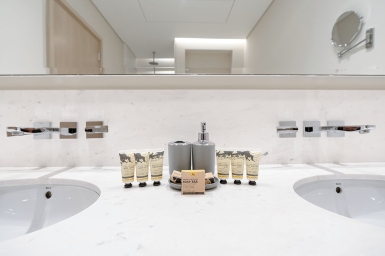 Bathroom 5, PVH - Modern Studio - Palm Tower, Dubai