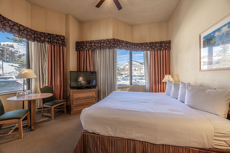 Room 2, Cozy Pet-friendly King Studio In Mt. Crested Butte Condo - No Cleaning Fee! by RedAwning, Gunnison