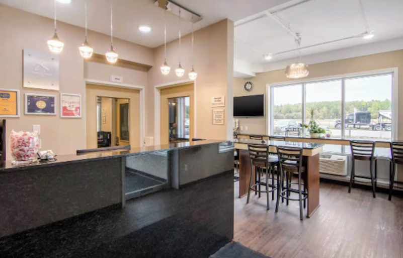 Others 5, Econo Lodge Fox Creek, AB, Division No. 18