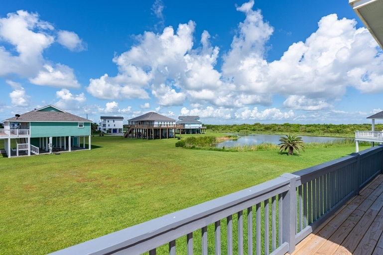 Property grounds 4, Happy Hours 4 Bedroom Home, Galveston