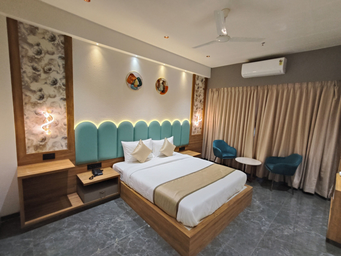 Room 4, Hotel Stellar Suites Dombivali, Thane