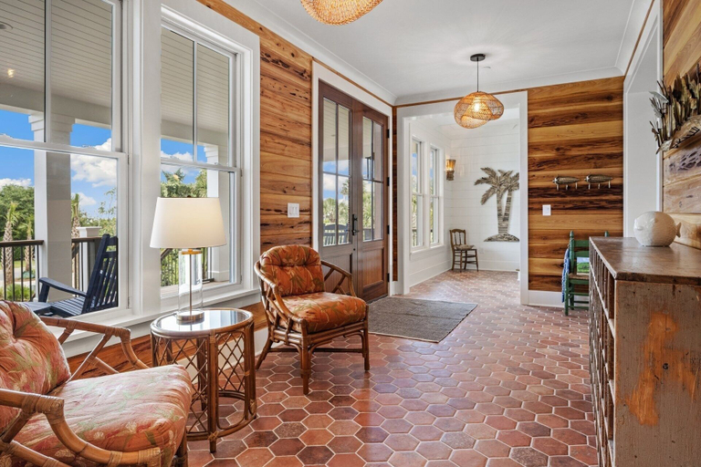 Interior 3, Cornfed Pelican 9 Bedroom Home, Georgetown