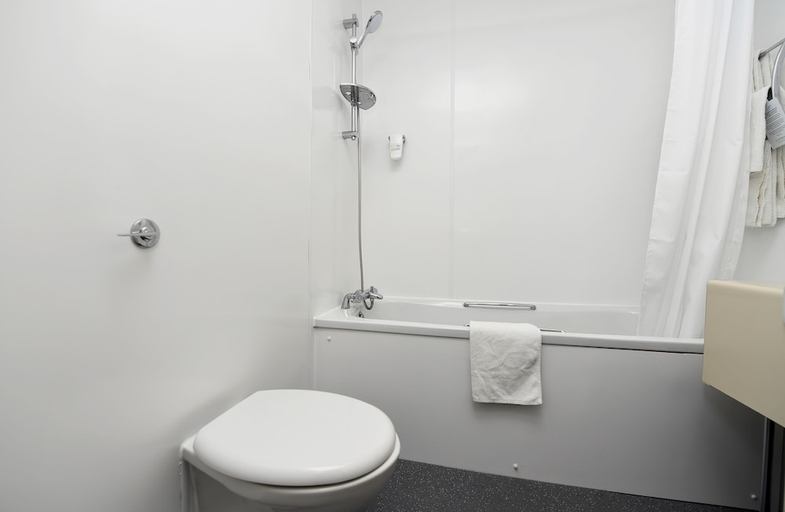 Bathroom, Wynnstay Arms, Wrexham by Marston's Inns, Wrexham