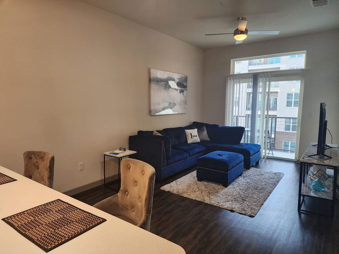 Room 2, Elite Downtown Poolside Oasis, Houston
