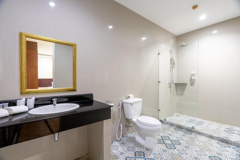 Shower 5, Blue Beach Apartment, Phuket Island
