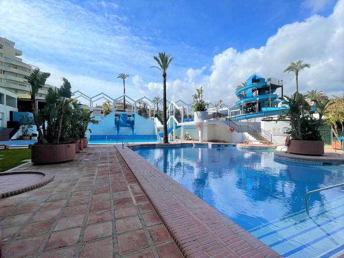 Sport & Beauty 2, Apartment with sea views in Benalbeach, Málaga