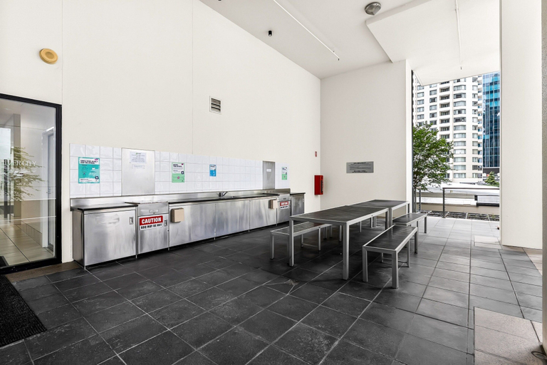 Dining 5, 1-bed Brisbane Apt With Pool & Gym, Brisbane