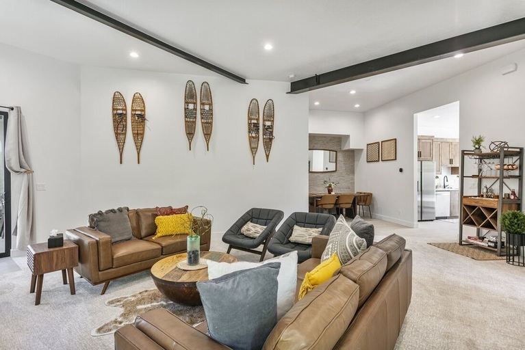 Living area, 9005B - Luxury Two Bedroom + Den 2 Home, Salt Lake