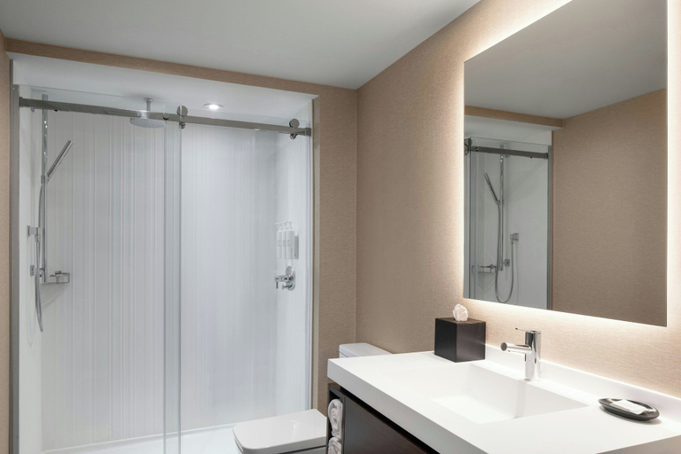Bathroom 4, AC Hotel by Marriott Old Montreal, Montréal
