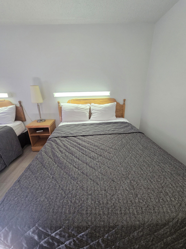 Bedroom 2, Camelot Court Motel, Fraser-Fort George