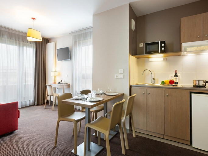 Dining 3, Comfort Triple Room Near Geneva, Haute-Savoie