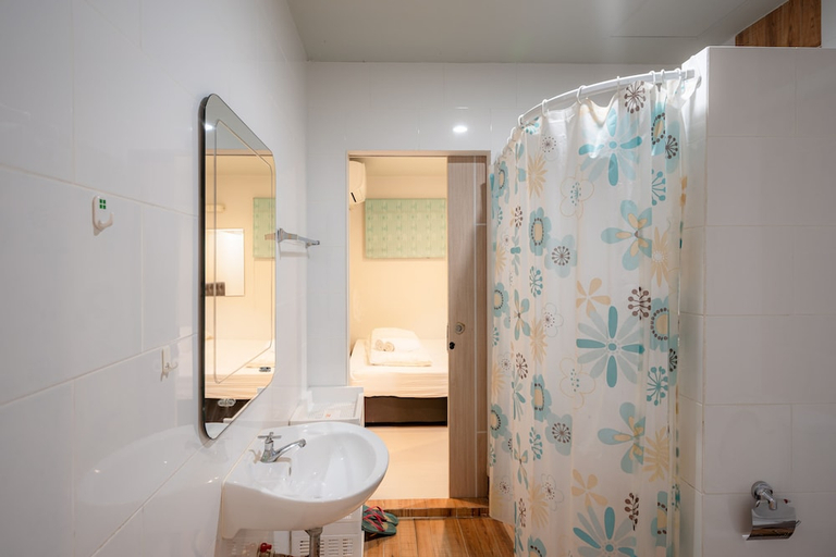 Bathroom 4, The Dorm Hostel, Pulau Phuket