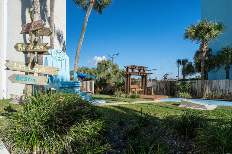 Room 4, Top of the Gulf 320 Beachfront Free Beach Chairs, Bay