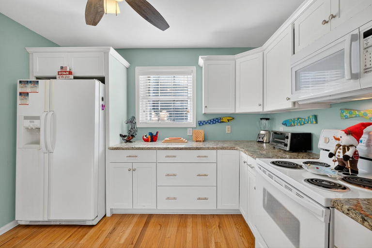 Private kitchen 2, Sandy Toes Hideaway 3 Bedroom Home, Chatham