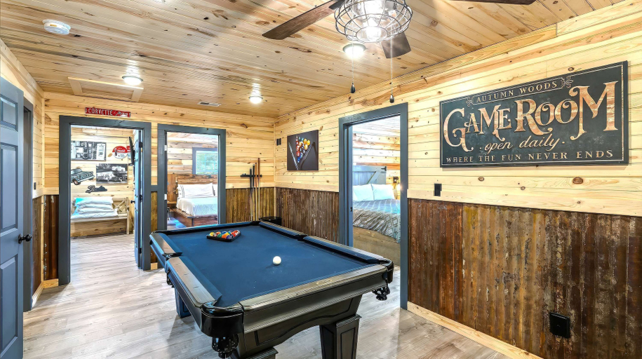 Room 2, Luxury Poolside Cabin in Sevierville, Sevier