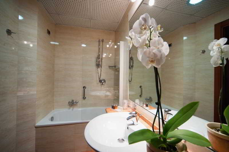Bathroom 3, Magri S, Napoli