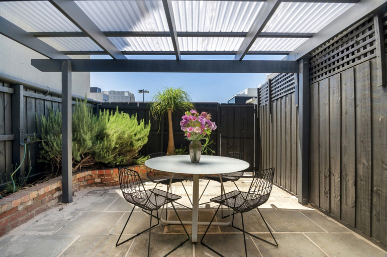 Dining 4, Charming 2-bed Home With Outdoor Space in Cremorne, Melbourne