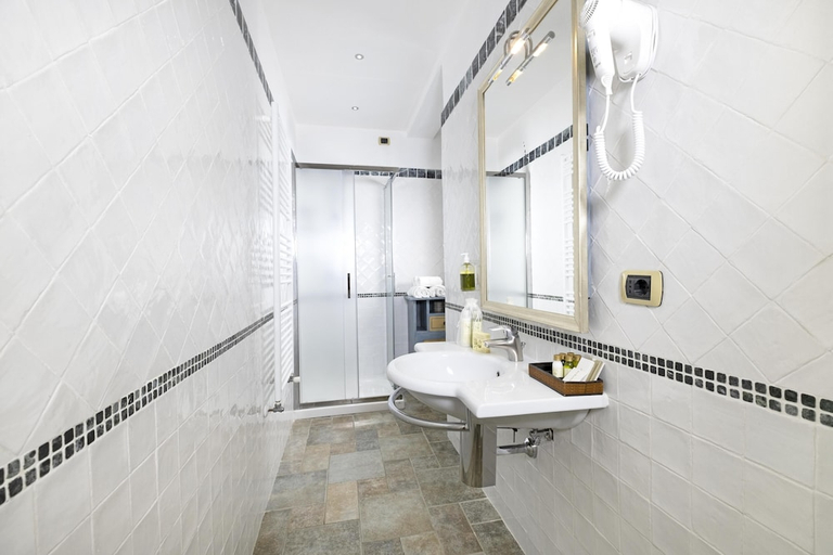 Bathroom 4, Borgo Grondaie Hotel, Siena