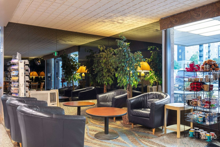 Public Area 2, Travelodge by Wyndham Seattle By The Space Needle, Seattle