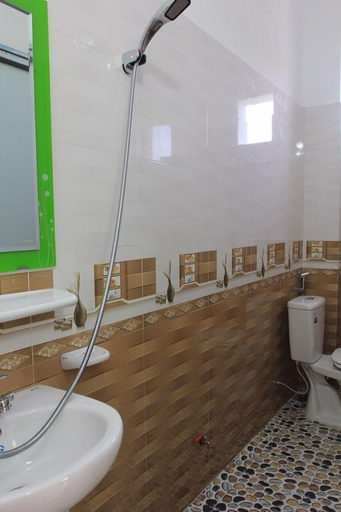 Bathroom, Tham Giap Hotel, Cô Tô
