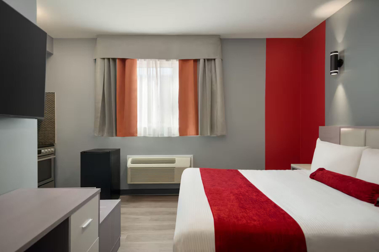 Bedroom 3, Ramada by Wyndham West Edmonton Hotel & Suites, Division No. 11