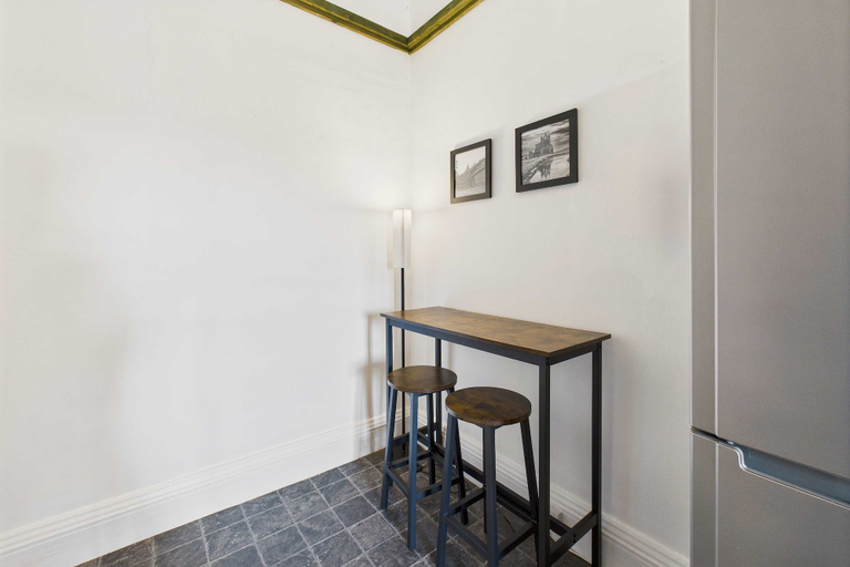 Room 5, Host Stay 27 Metropole Towers, North Yorkshire