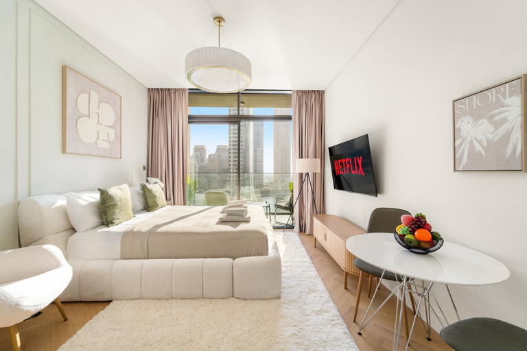 Room 5, Peninsula One - 1312 Studio, Dubai