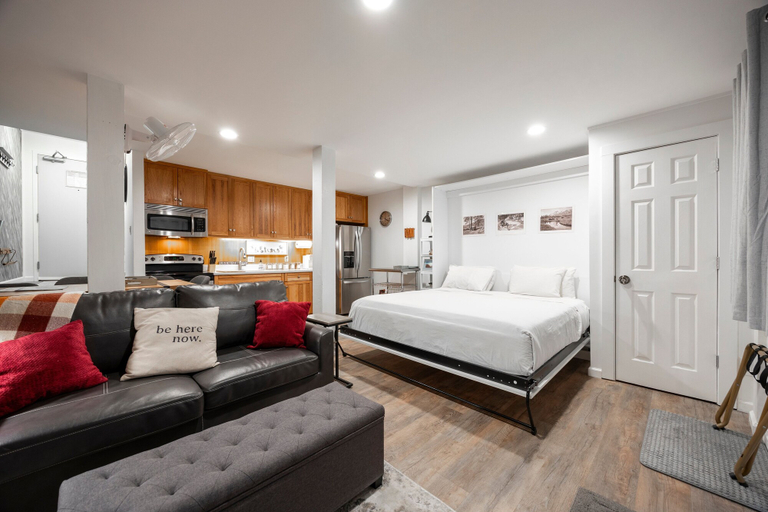 Room 4, 124 Bldg B Studio, Nevada