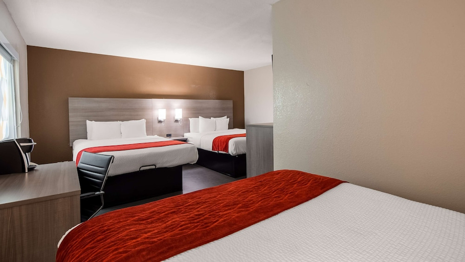 Bedroom 3, SureStay Plus by Best Western Kearney Liberty North, Kansas City