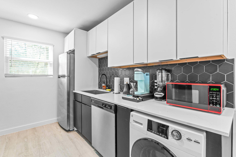 Room 2, Prime Soco Cute Studio w Laundrywifi 7 Min to DT, Travis