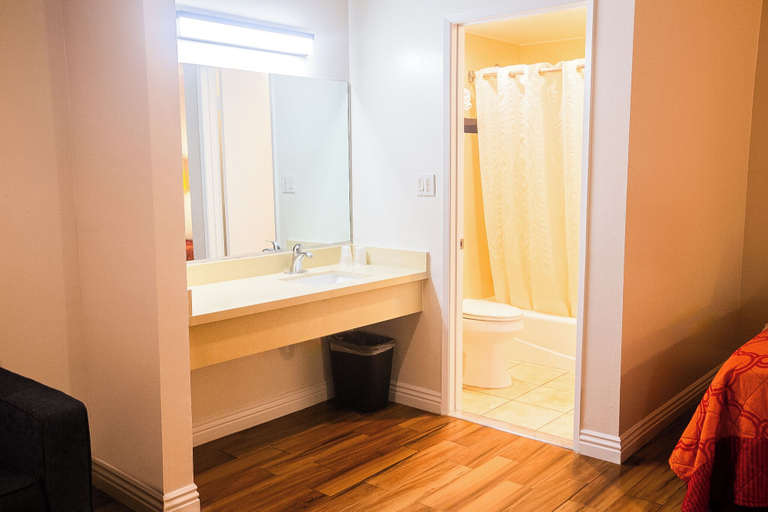 Bathroom 3, Tropic Lodge, Orange