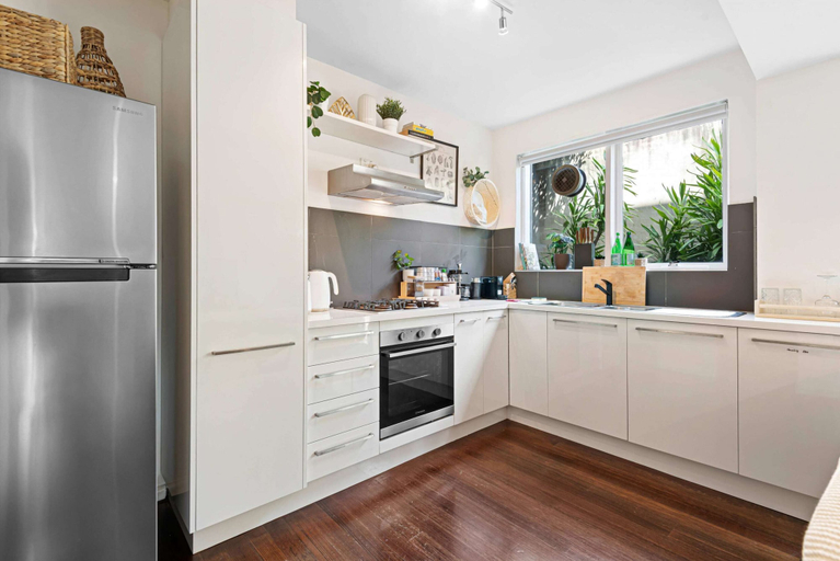 Private kitchen 4, Contemporary 1-bed Unit Near Chapel St, Melbourne