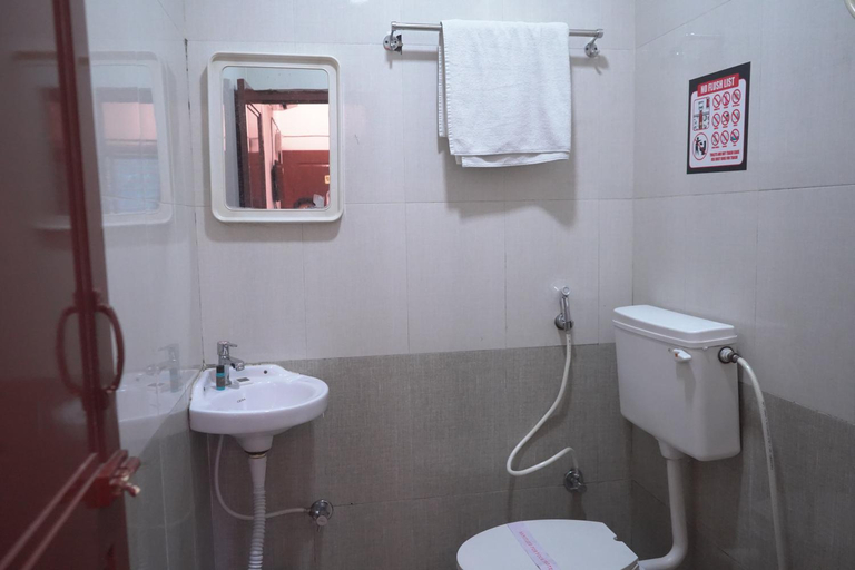 Bathroom 4, Hotel Golden Inn, Bangalore