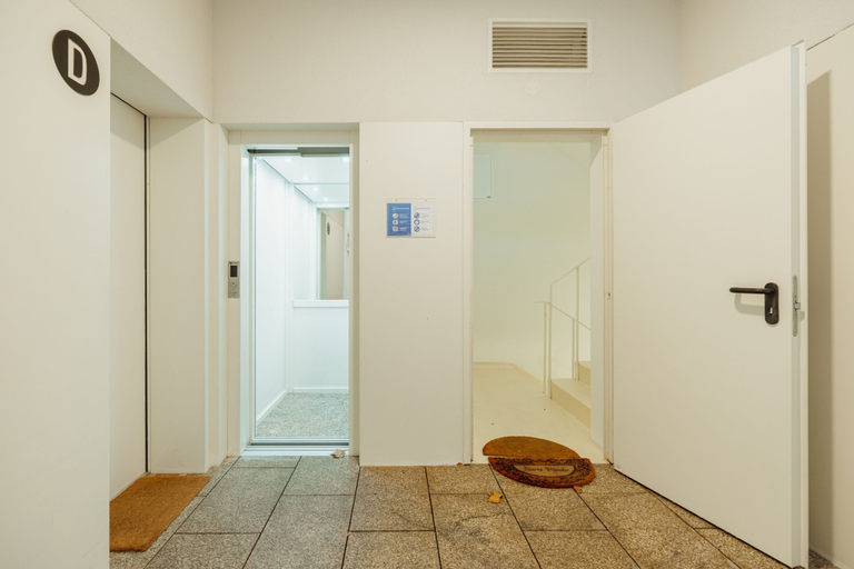 Room 4, Elegant Marques Duplex by Vacationy, Porto