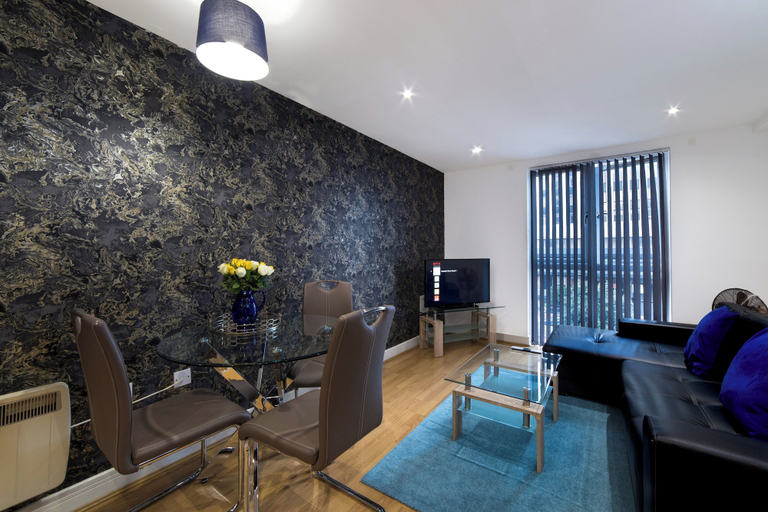 Living area 5, 1 Bed Apartment Near Broad St, B1, Sleeps 3 People, Birmingham