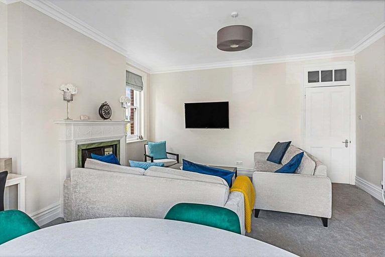 Others 5, Serene 2BR - 3 Mins to Fulham Broadway, London