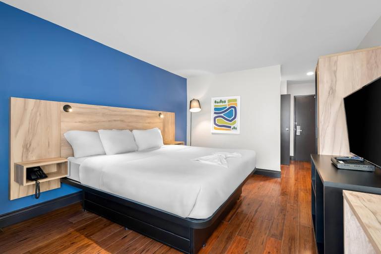 Bedroom 2, Park Inn - by Choice Hotels, Sydney, Cape Breton