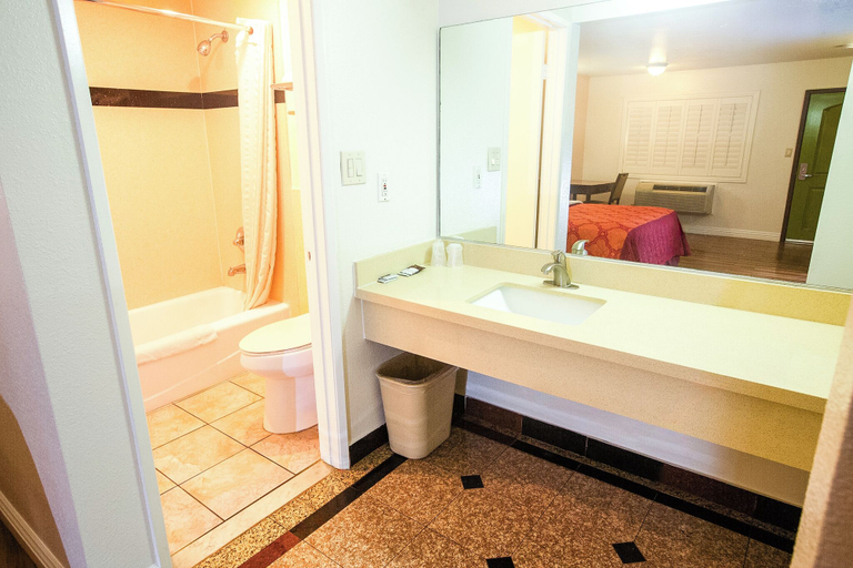 Bathroom 3, Tropic Lodge, Orange