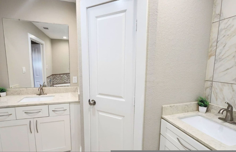 Room 4, Spacious 3BR Home With Office, Houston