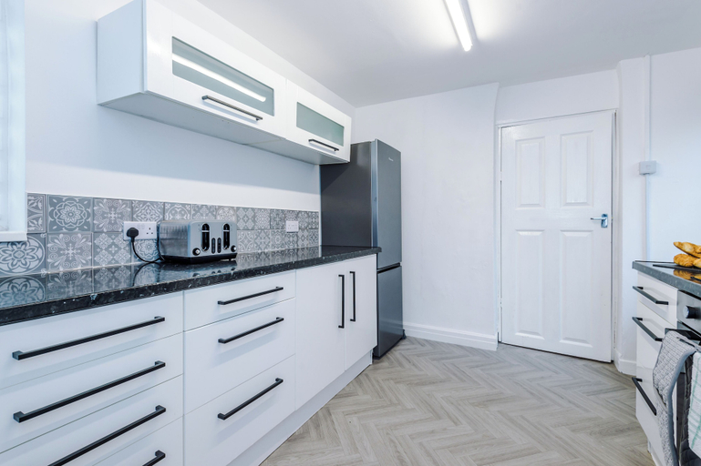 Private kitchen 5, 2 Droylsden Road, Tameside