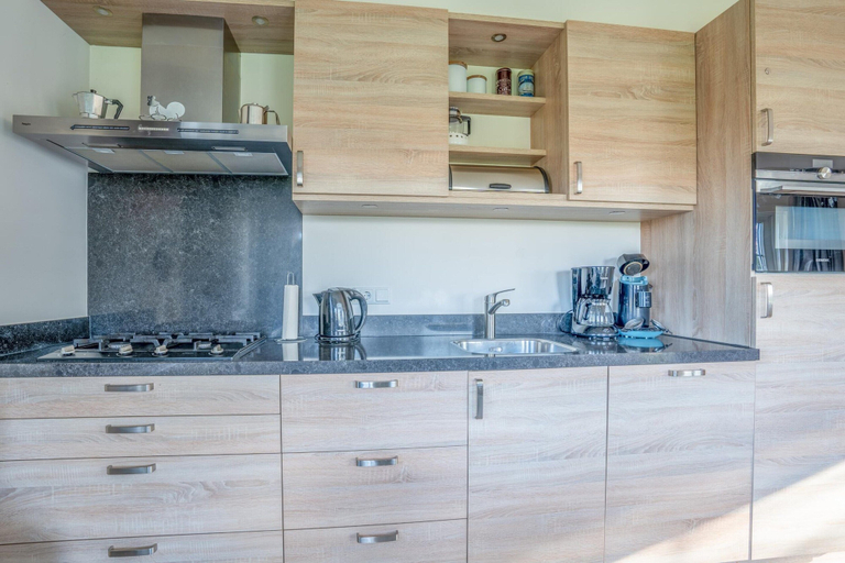 Private kitchen, Charming 5-person Holiday Home With Panoramic Views, Texel