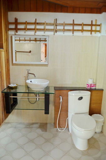 Bathroom 4, Lanta Miami Resort, Ko Lanta