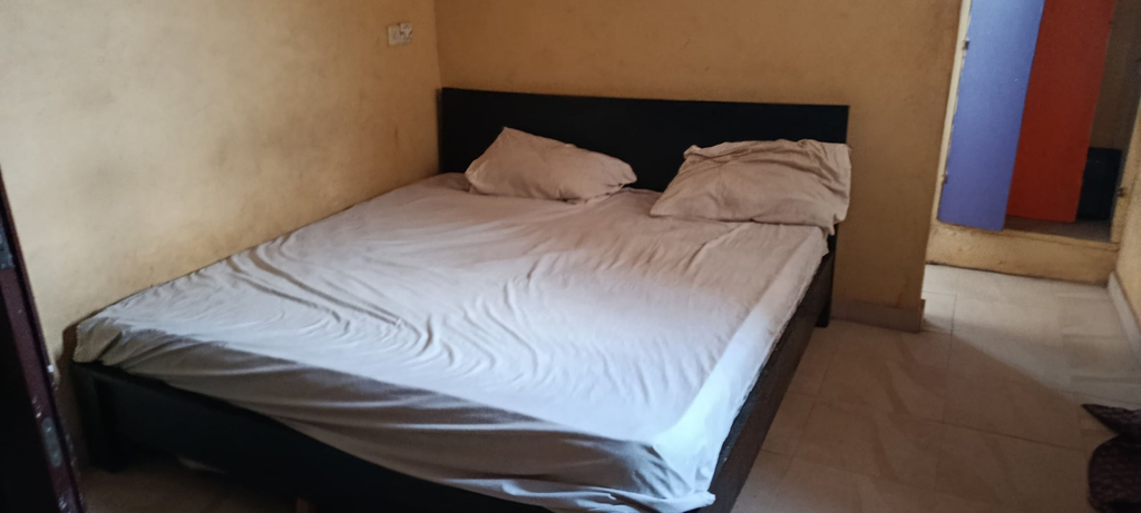 Room 3, Moradis Onimoba Hotel, Ife North