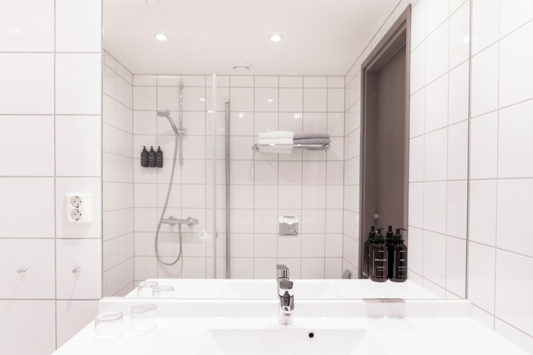 Bathroom 4, Home Hotel Helma, Rana