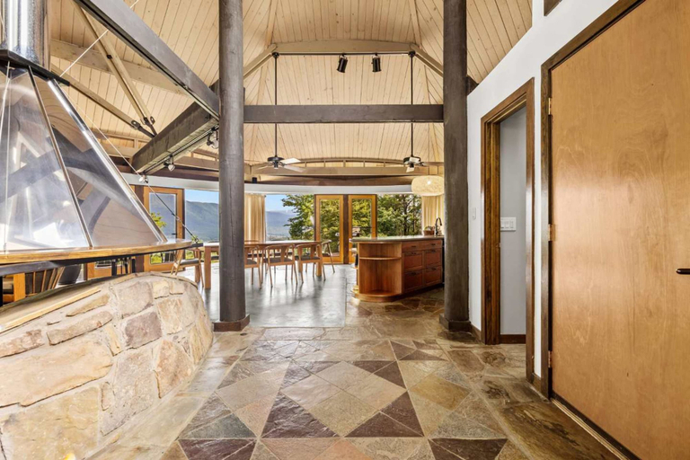 Room 2, Belltop Architectural Wonder on Private Mountain, Sevier